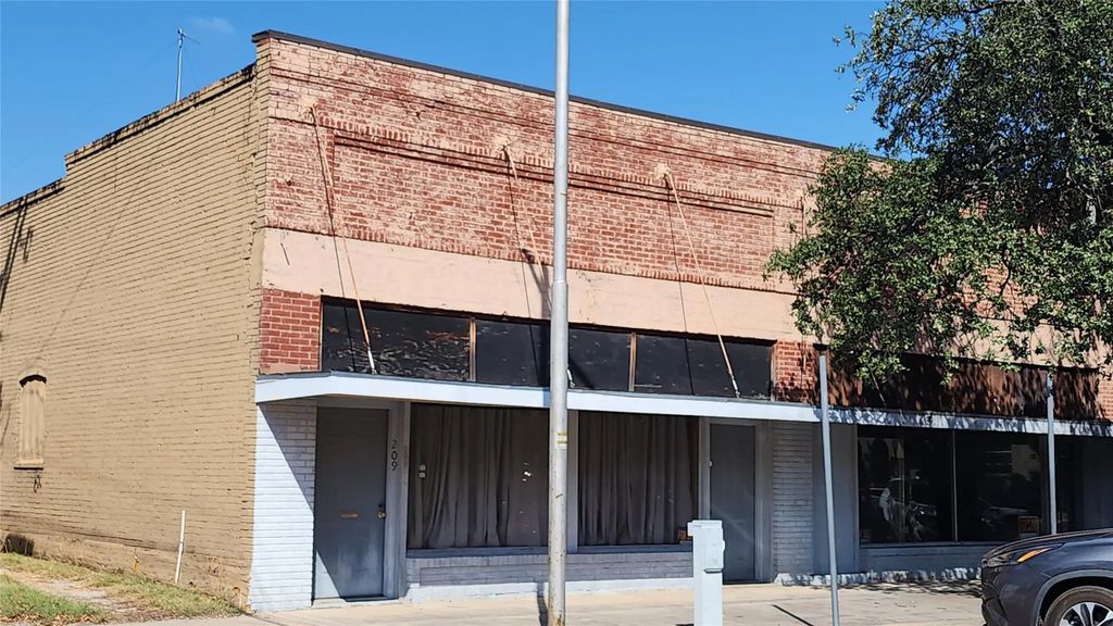 205 S Lamar Street, Eastland