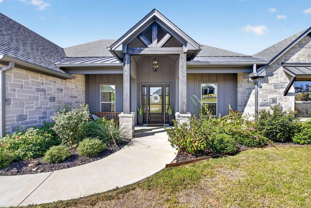 133 Helton Drive, Granbury