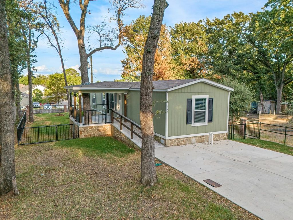 140 Southlake Drive, Mabank