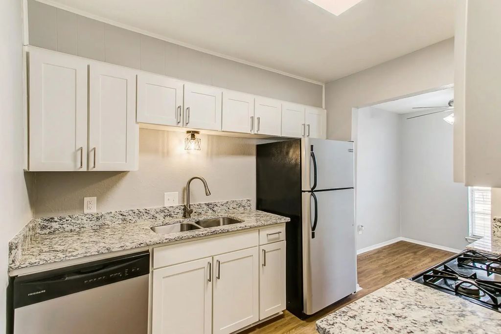 2200 W Lowden Street 13, Fort Worth