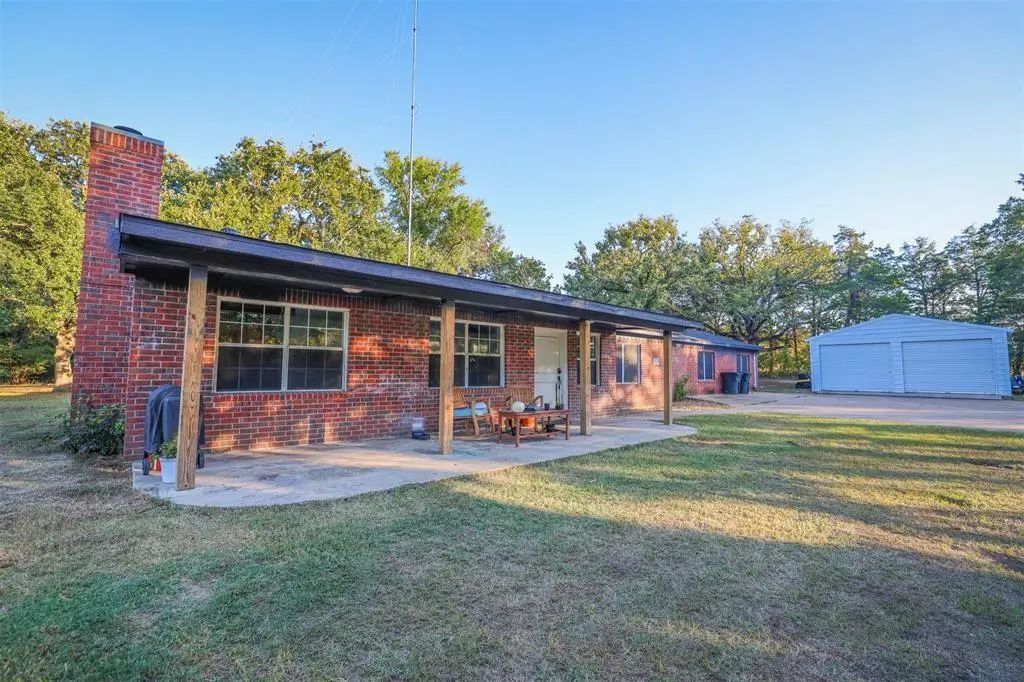 670 County Road 3701, Quinlan
