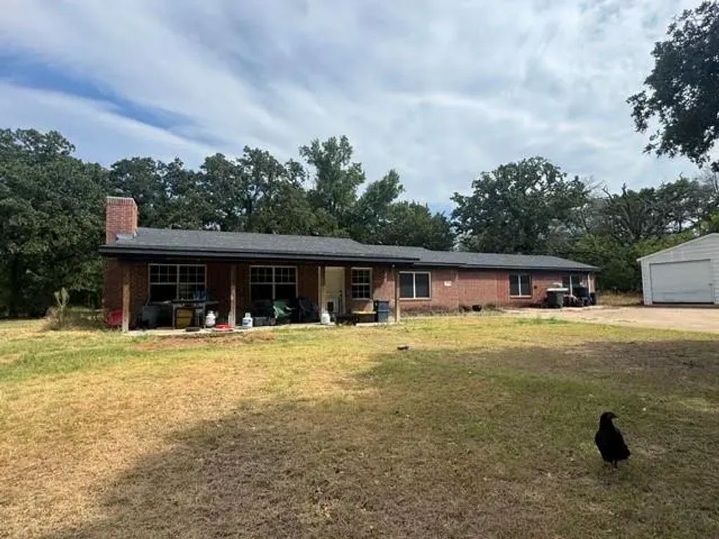 670 County Road 3701, Quinlan