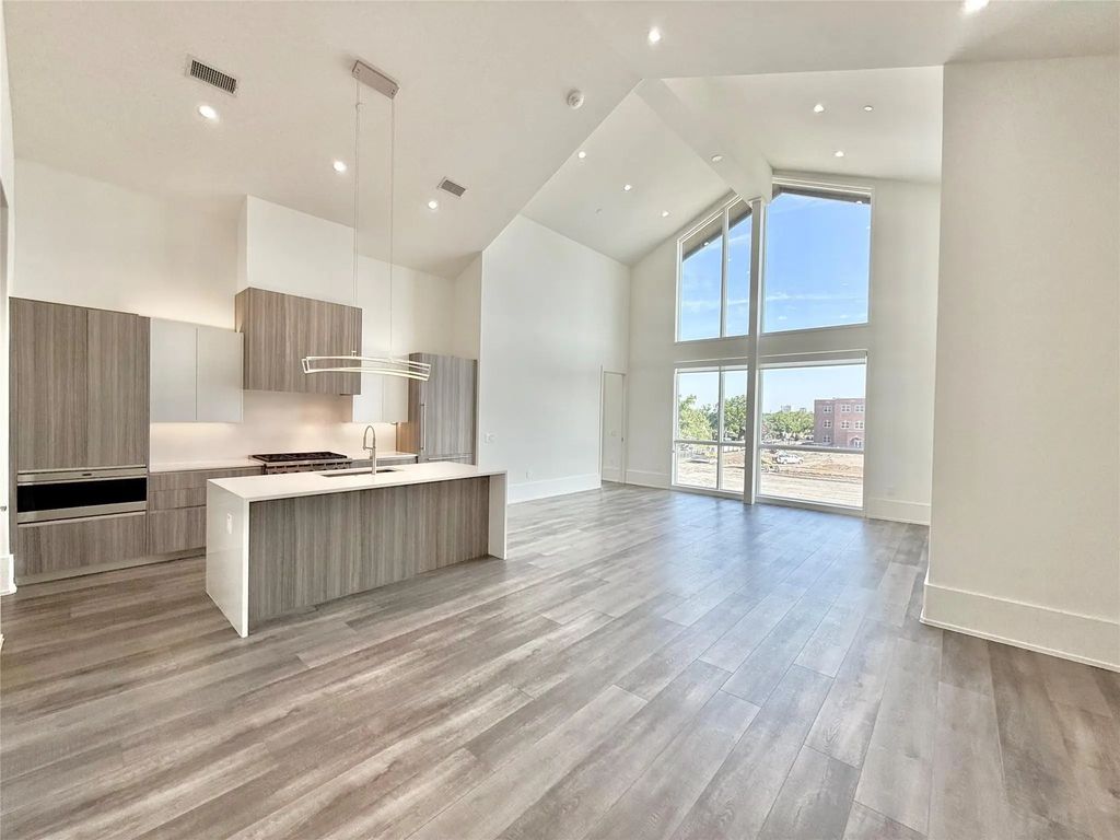 3525 Normandy Avenue 32, Highland Park