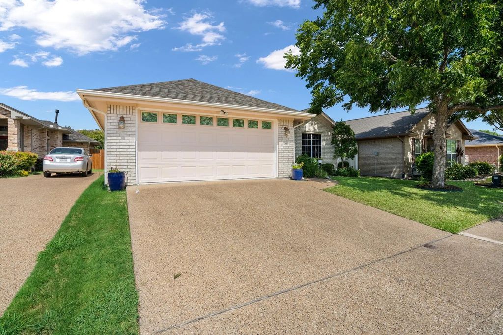210 Bluebonnet Lane, Waxahachie