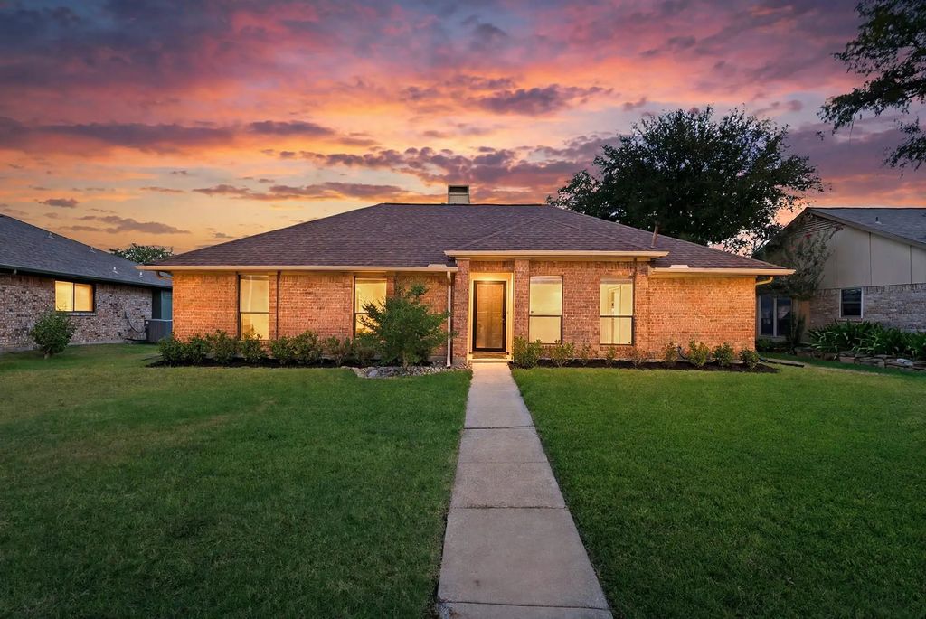 2611 Fallcreek Drive, Carrollton