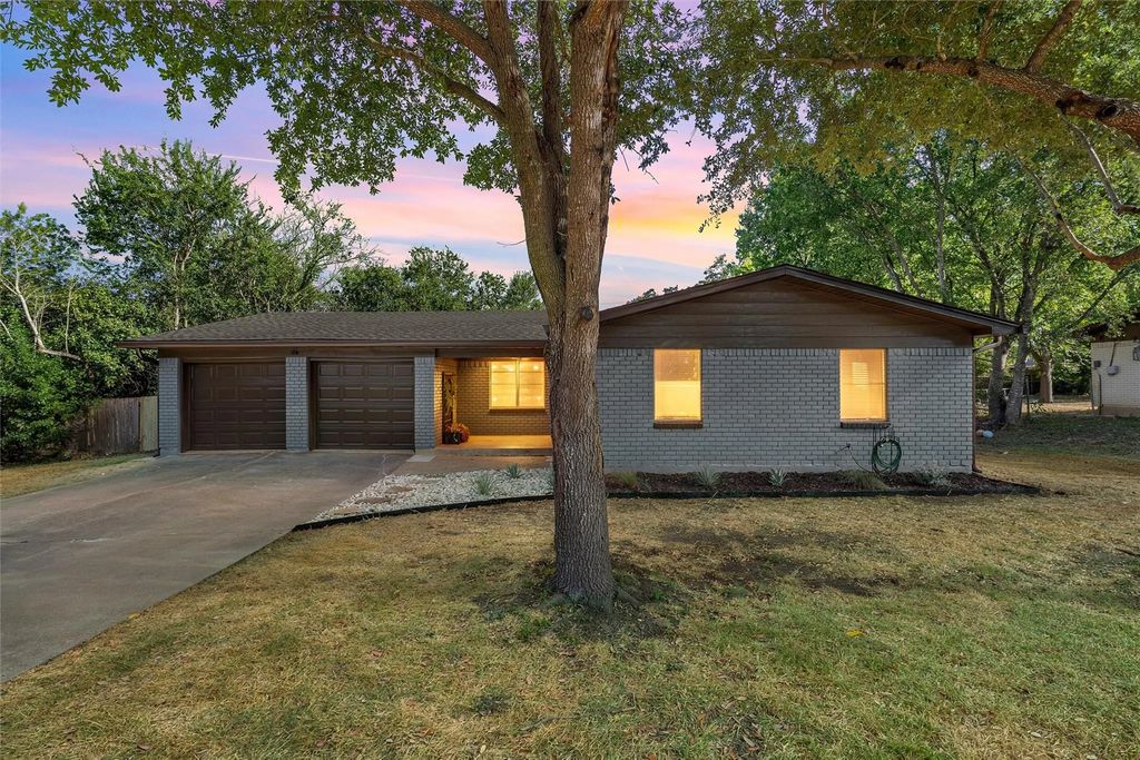121 E Dawn Drive, Robinson