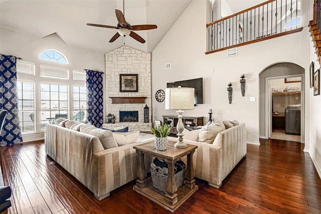 6928 Bent Spur Drive, Fort Worth