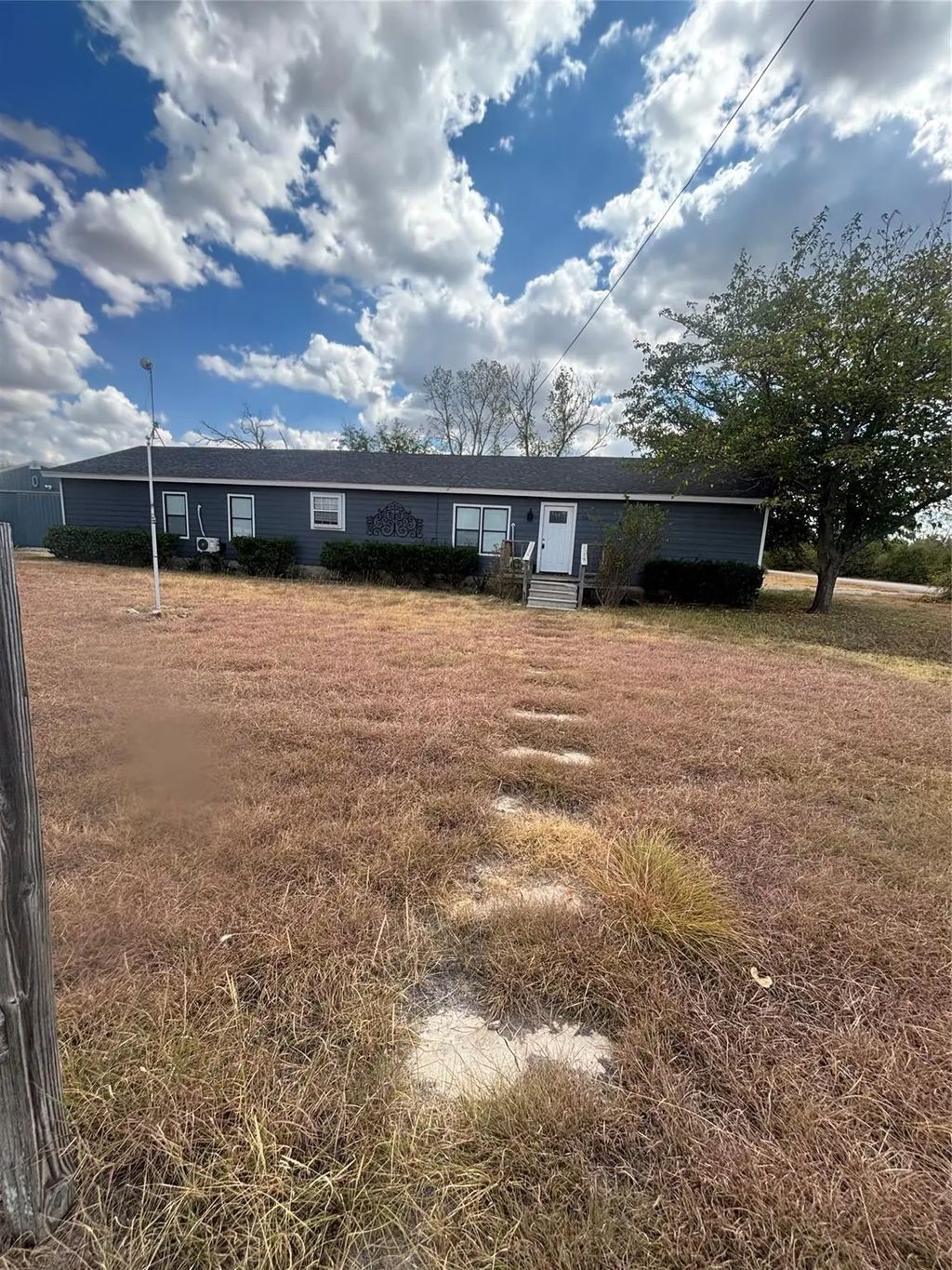 100 Valley Vista Street, Early