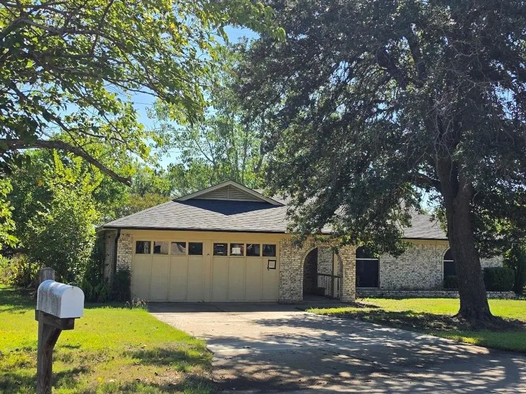 719 Ridgeway Road, Joshua