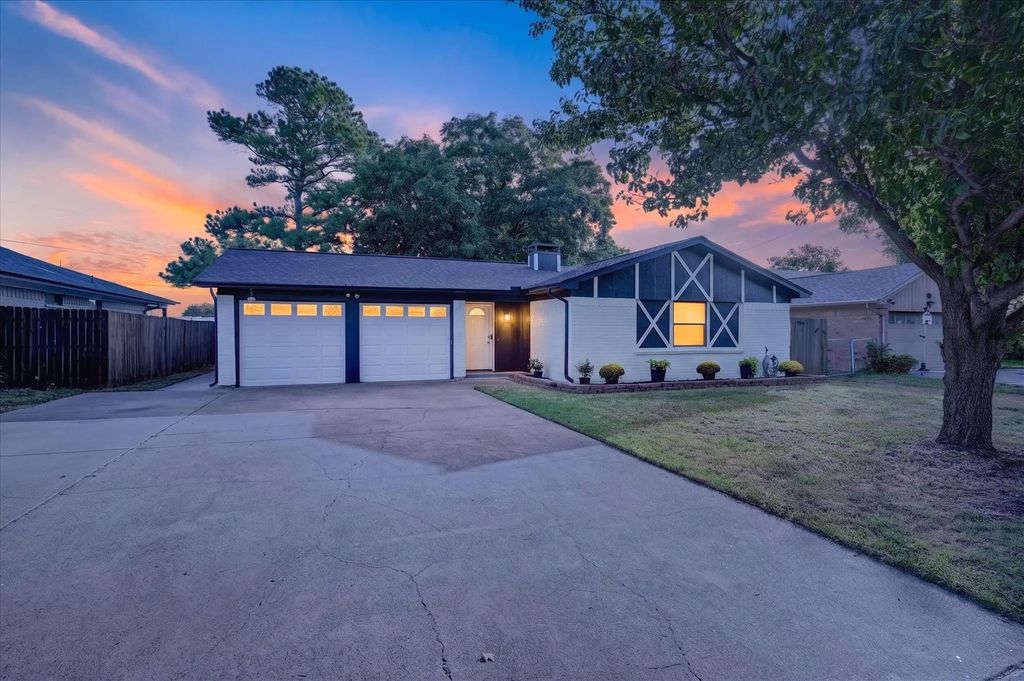 728 Douglas Street, Burleson