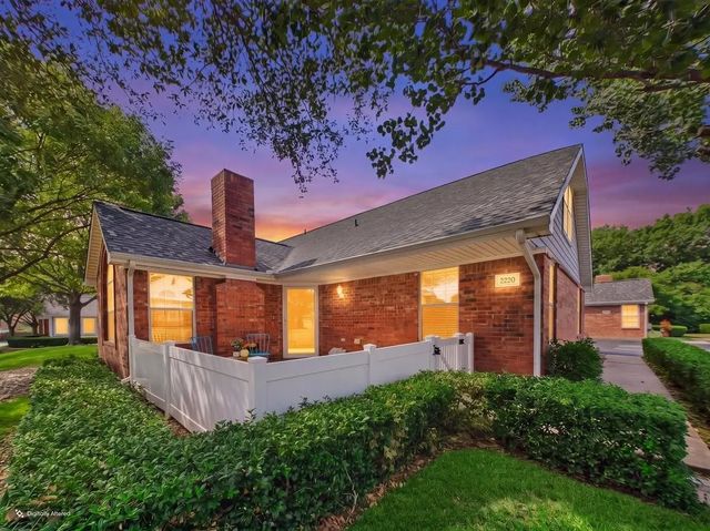 2220 Countryside Drive, Bedford