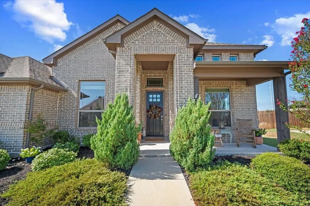 136 Sapphire Lane, Waxahachie