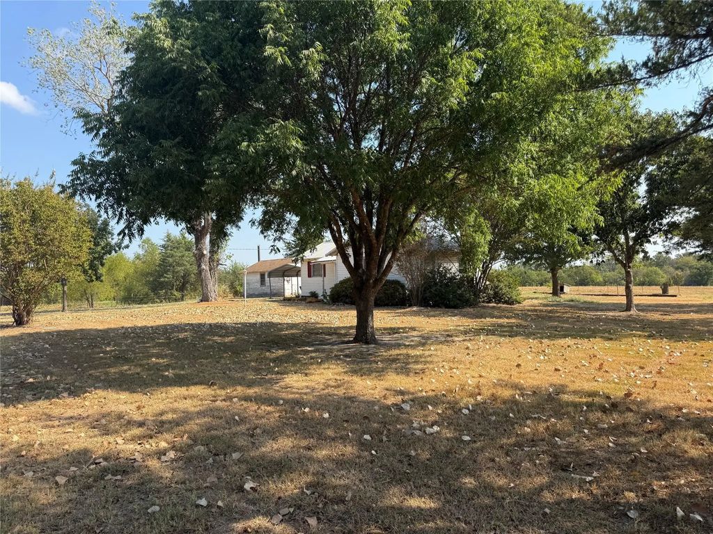1474 County Road 3370, Ladonia