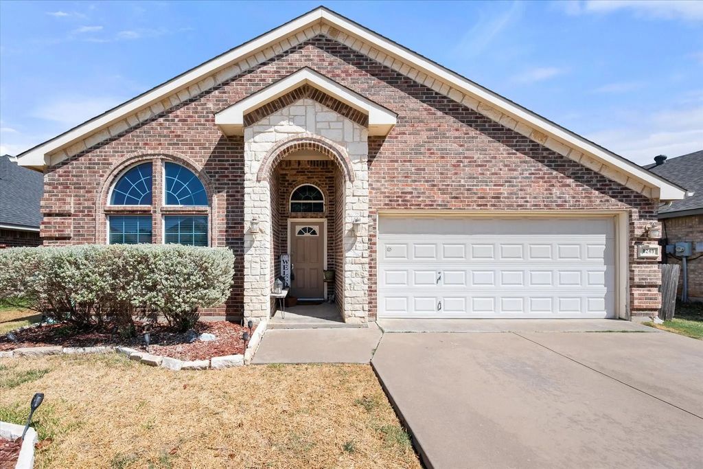 8249 Winter Falls Trail, Fort Worth