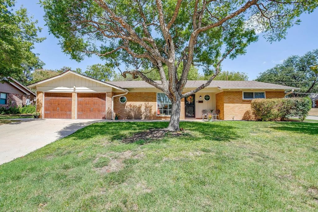 4413 Angus Drive, Fort Worth