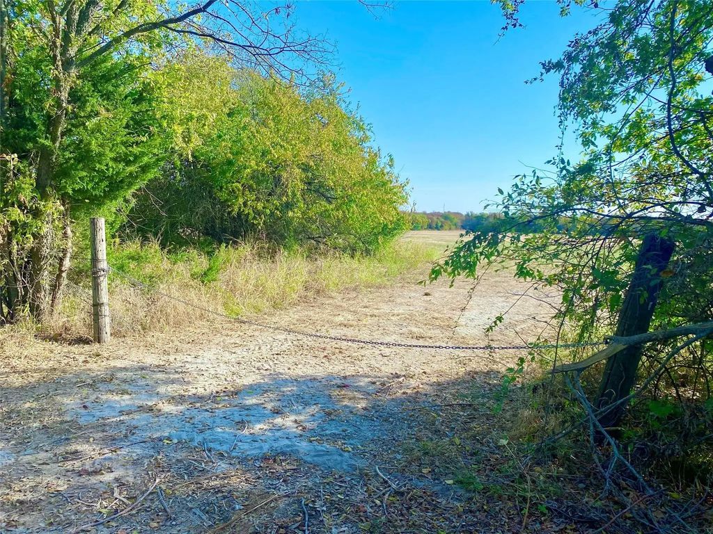1083 County Road 3720, Wolfe City