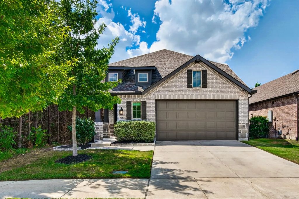 2121 Hobby Drive, Forney