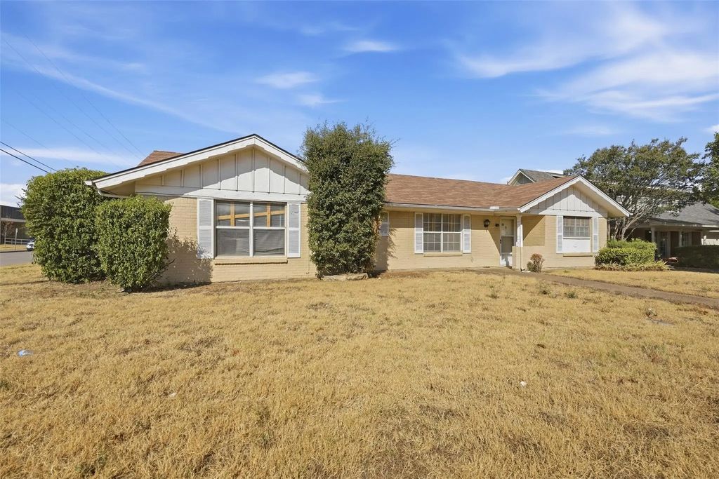 5682 Worrell Drive, Fort Worth