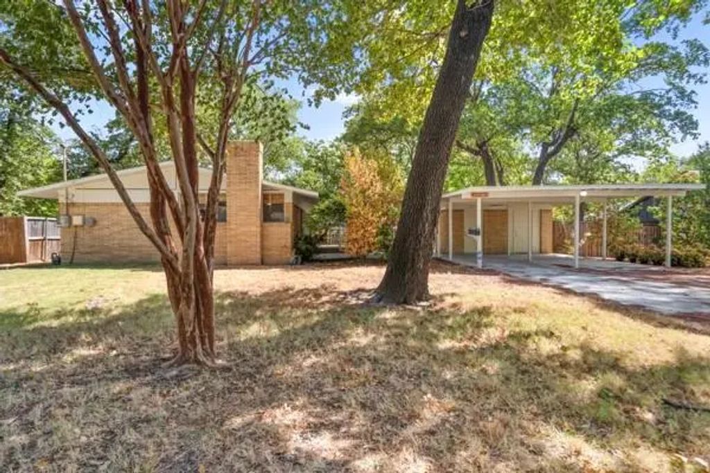 2514 Sherwood Street, Denton