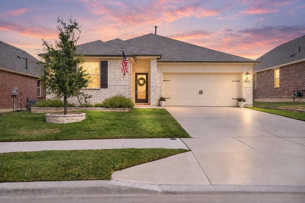 2552 Eden Creek Drive, Fort Worth