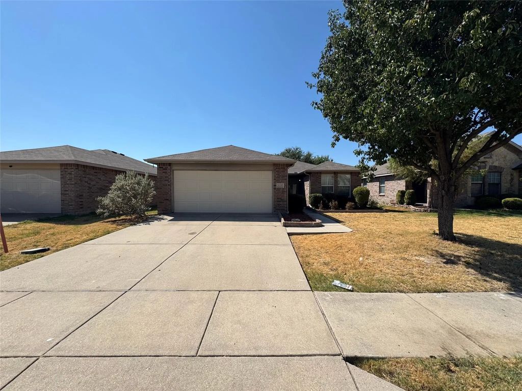 5729 Mirror Ridge Drive, Fort Worth