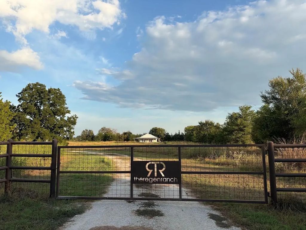 8698 County Road 239, Oakwood