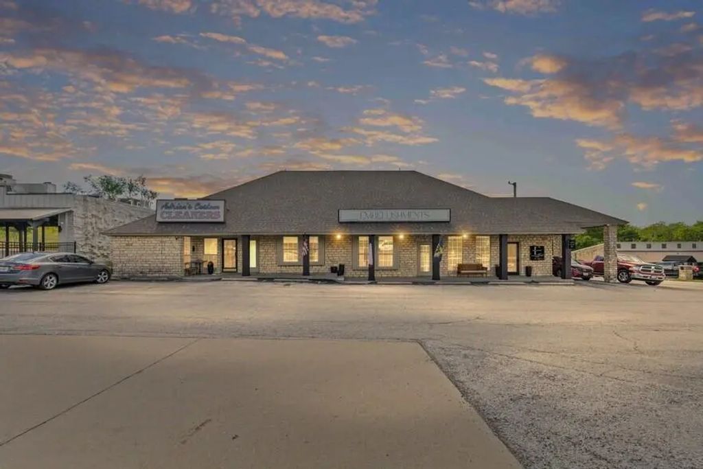 621 N Fm 1187, Aledo