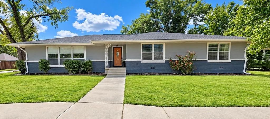 224 E 9th Street, Bonham