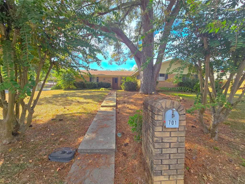 701 Nella Street, Minden