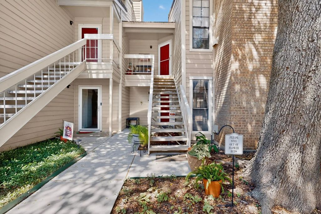 1909 Chasewood Circle 112, Arlington