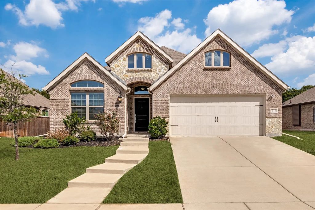 211 Jacaranda Drive, Royse City