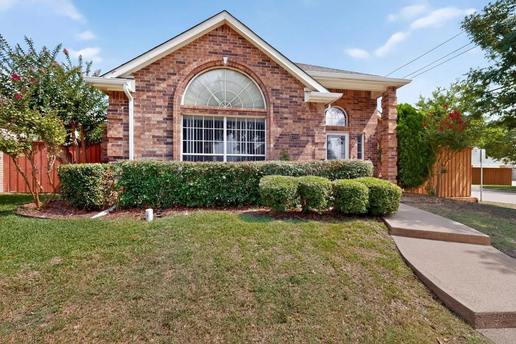 2702 Garden Springs Drive, Richardson