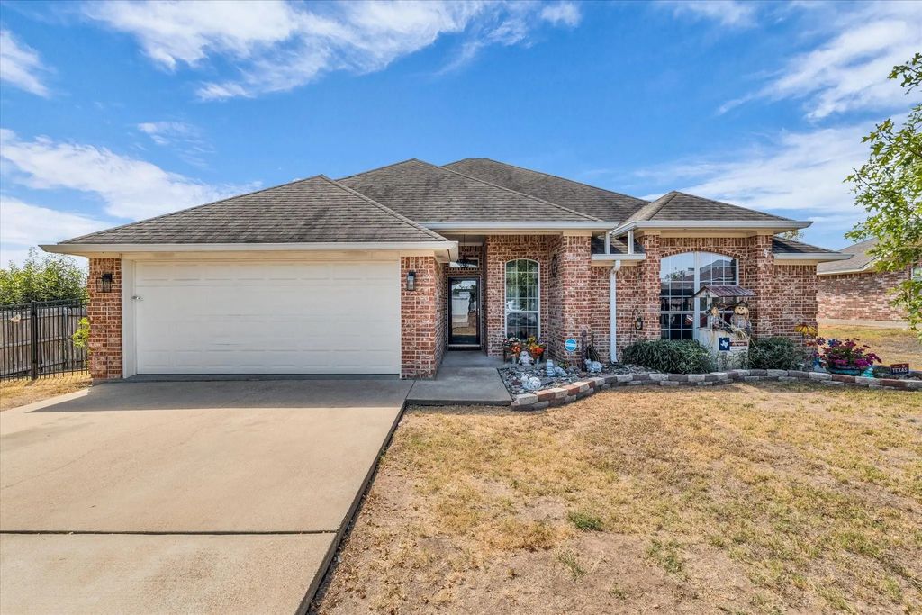 104 Topaz Circle, Hewitt