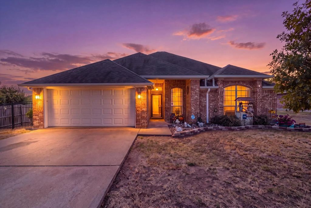 104 Topaz Circle, Hewitt