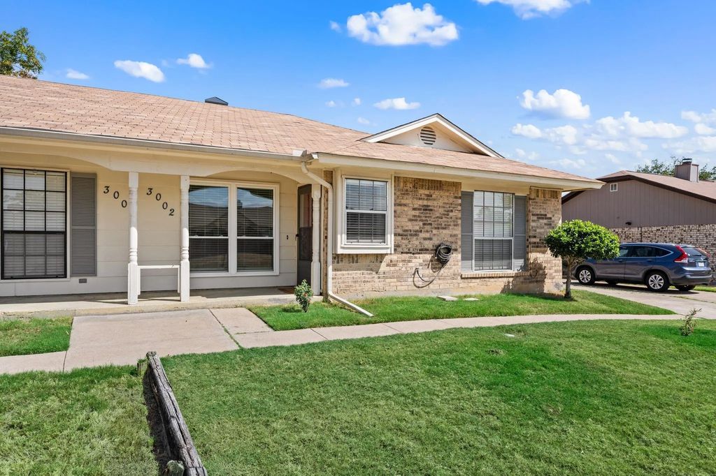 3002 Clover Lane, Euless