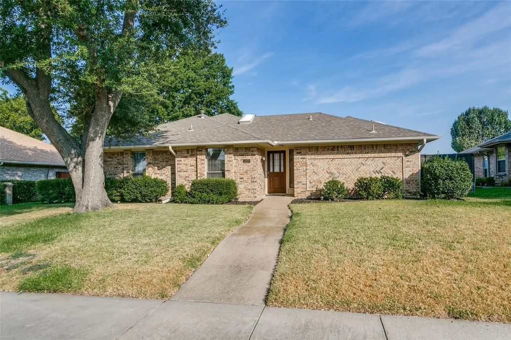 1927 E Branch Hollow Drive, Carrollton