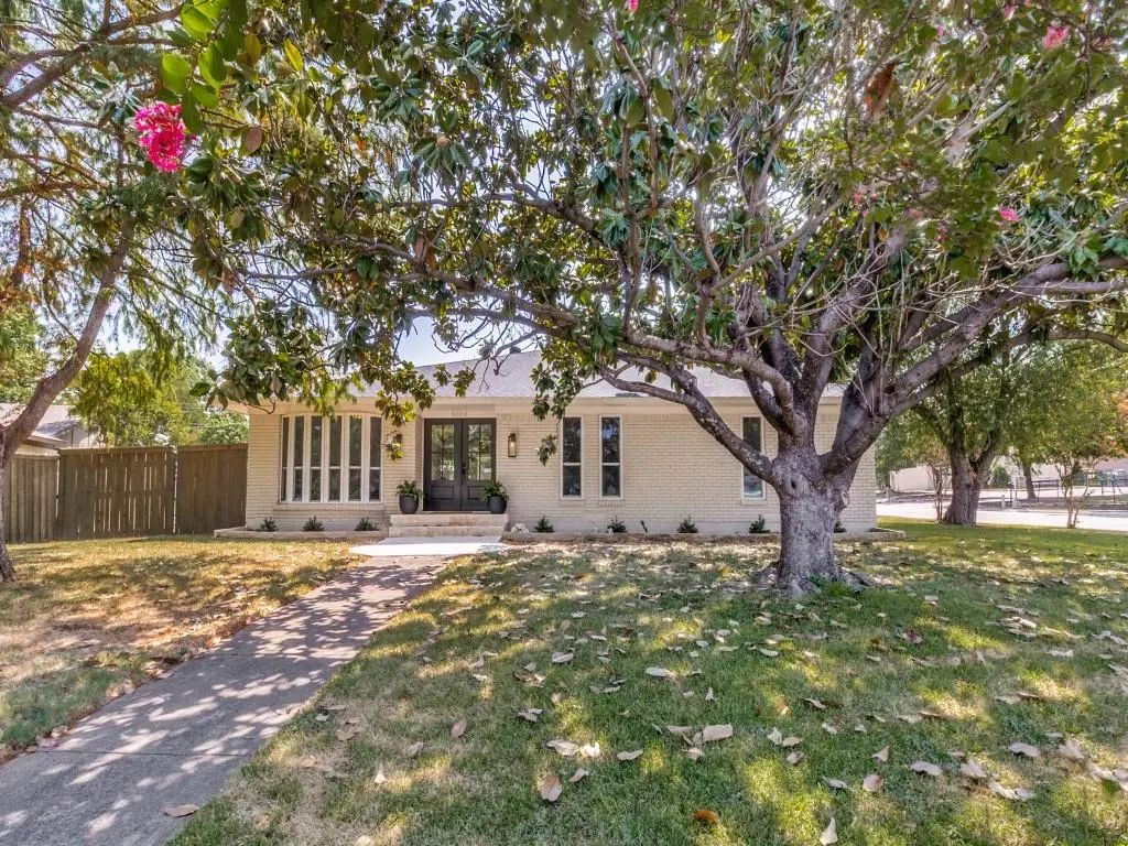 9008 Flicker Lane, Dallas