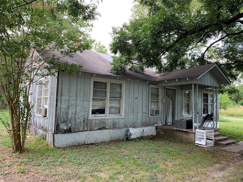 100 S Wright Avenue, Kerens