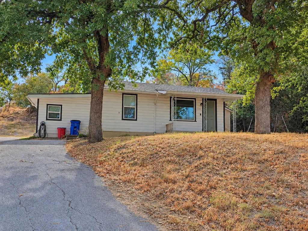 636 E Columbia Drive, Azle