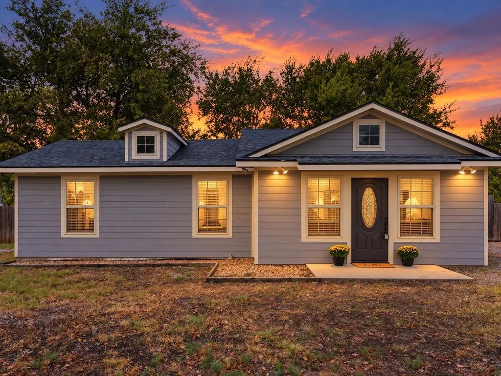 1622 Fm 815, Trenton