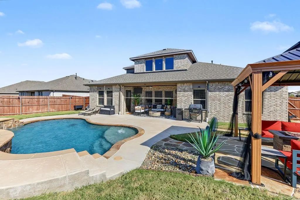 1221 Boulder Drive, Cedar Hill
