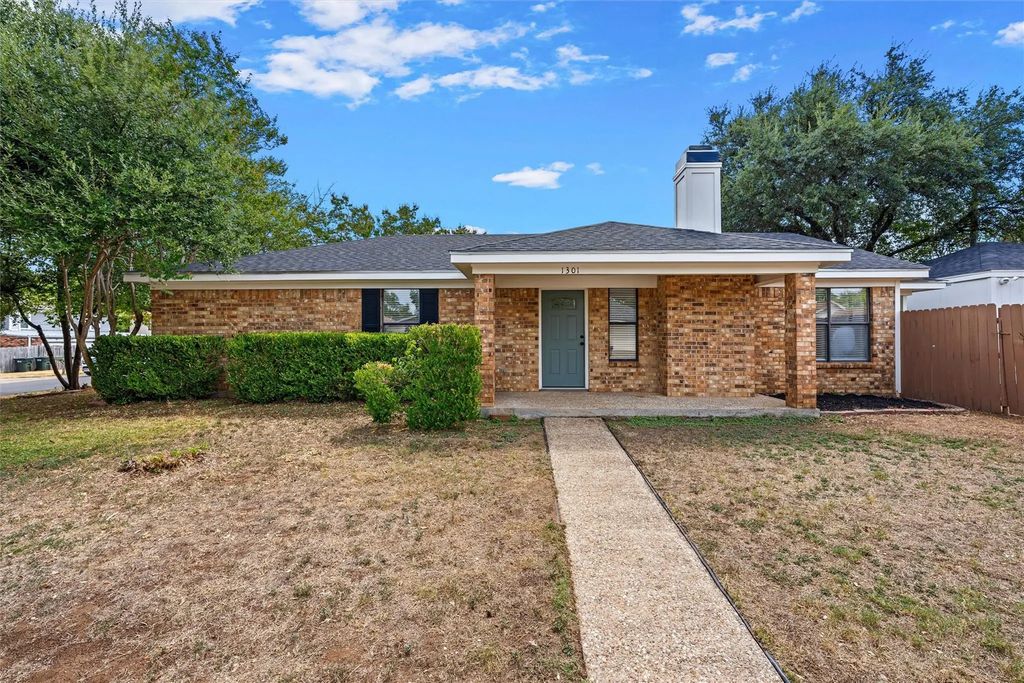1301 Chapel Creek Road, Waco