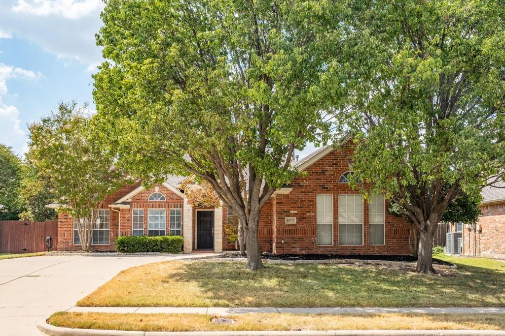 10717 Elmhurst Lane, Fort Worth