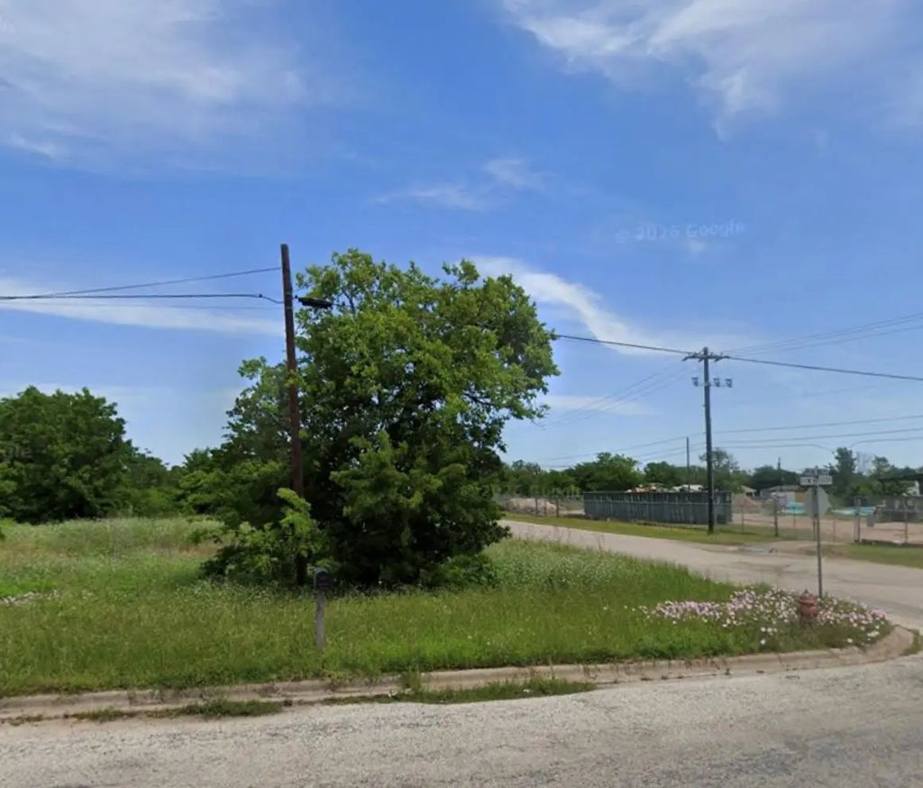 507 W. Houston, Giddings