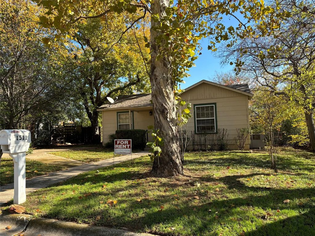 1511 Knight Street, Denton
