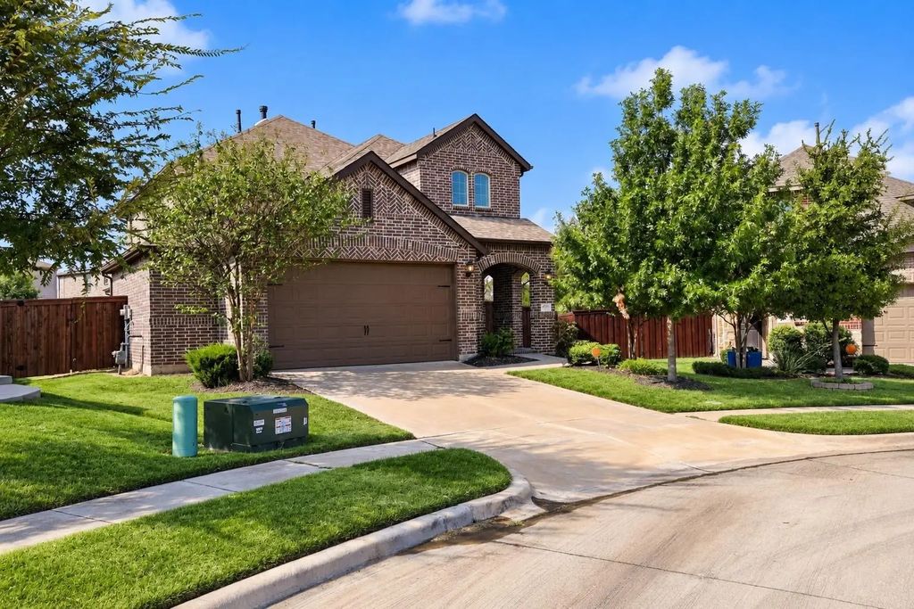 1004 Friesian Lane, Aubrey