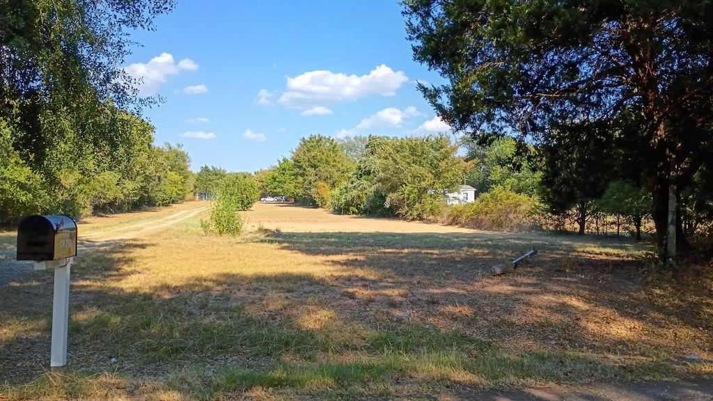 1703 County Road 2101, Kemp