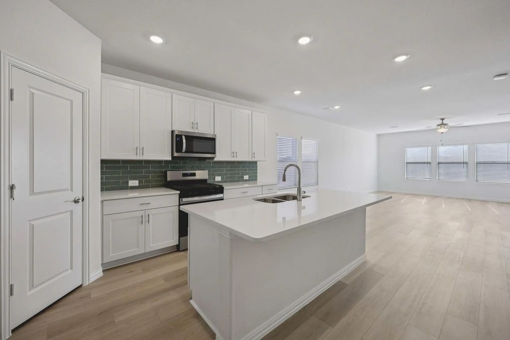 920 Angel Street, Josephine