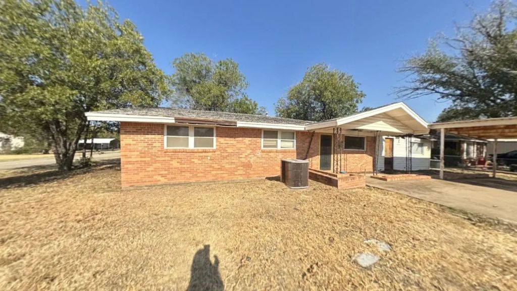 310 Combs Street, Quanah