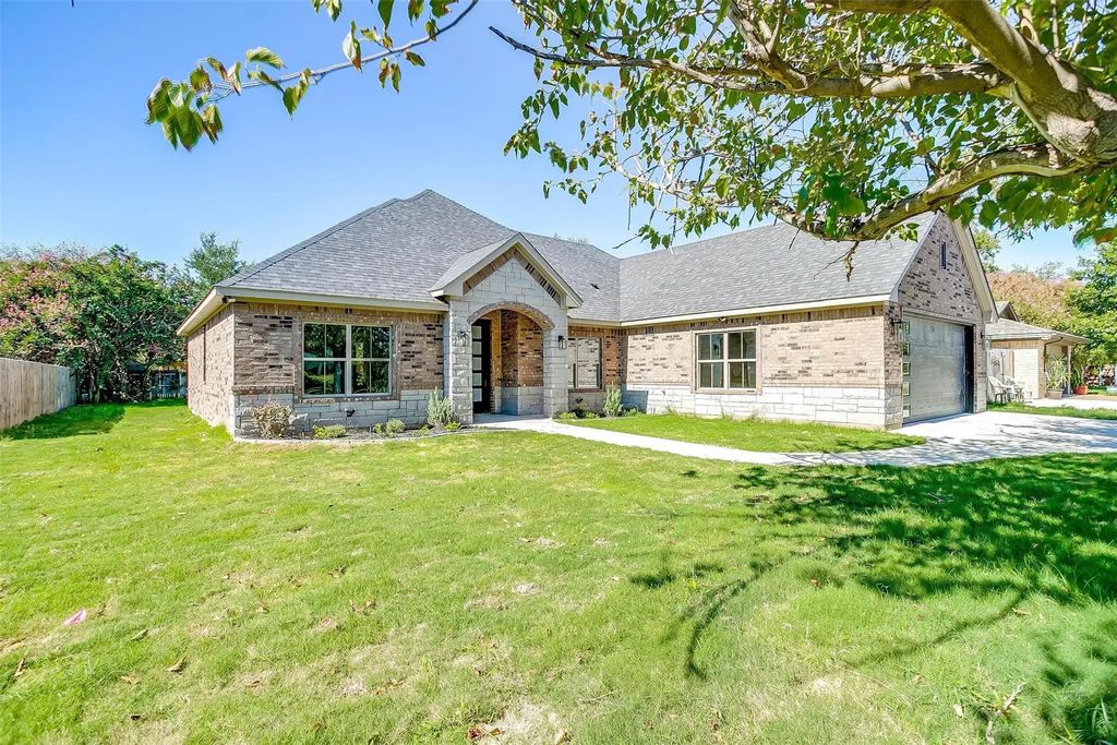 908 Meadowlark Lane, Granbury